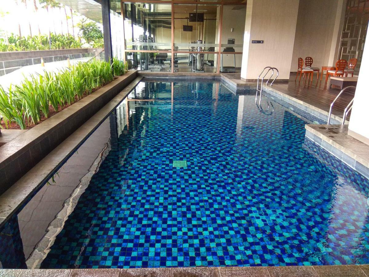 Elegant 1Br Kemang Village Apartment By Travelio Джакарта Екстер'єр фото